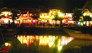 Hoi An lights up with lanterns (Photo: VNA)